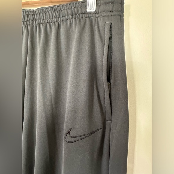 NWOT. Nike Women’s Academy training pants. - Picture 2 of 5